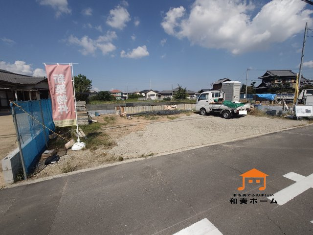 リーブルガーデン高松市香川町大野第二◇2026年度補助金対象の長期優良住宅です！の前面道路含む現地写真|前面道路が広いので、ファミリーカーのような大きな車でも車庫入れも余裕を持ってできるのが魅力的なお家です。