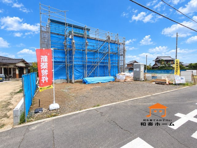 リーブルガーデン高松市香川町大野第二◇2026年度補助金対象の長期優良住宅です！の前面道路含む現地写真|前面道路が広いので、ファミリーカーのような大きな車でも車庫入れも余裕を持ってできるのが魅力的なお家です。