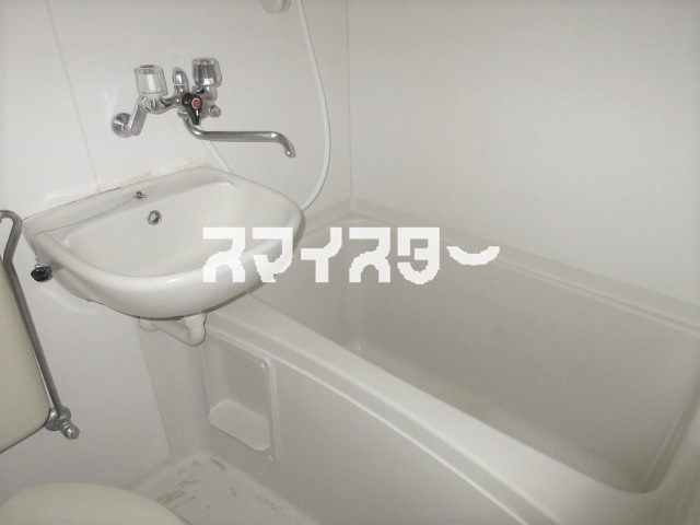 国立市西１丁目のアパートの洗面所