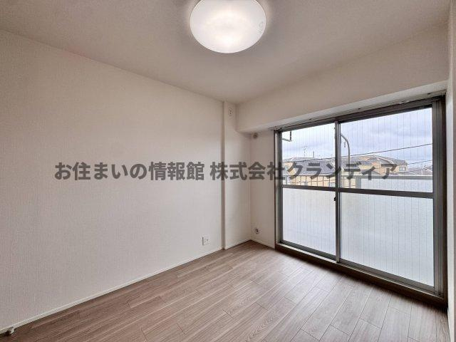 日商岩井西新井マンションの洋室|ドキドキの新生活も、安心してスタート。ぴったりの住まいを見つけませんか？クランディアが一緒に住まい選びをサポートします‼　まずは、お気軽にお問合せください　＃クランディア