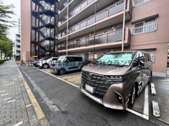 日商岩井西新井マンションの駐車場|ドキドキの新生活も、安心してスタート。ぴったりの住まいを見つけませんか？クランディアが一緒に住まい選びをサポートします‼　まずは、お気軽にお問合せください　＃クランディア