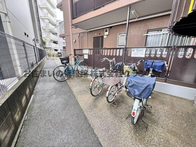 日商岩井西新井マンションの駐輪場|ドキドキの新生活も、安心してスタート。ぴったりの住まいを見つけませんか？クランディアが一緒に住まい選びをサポートします‼　まずは、お気軽にお問合せください　＃クランディア