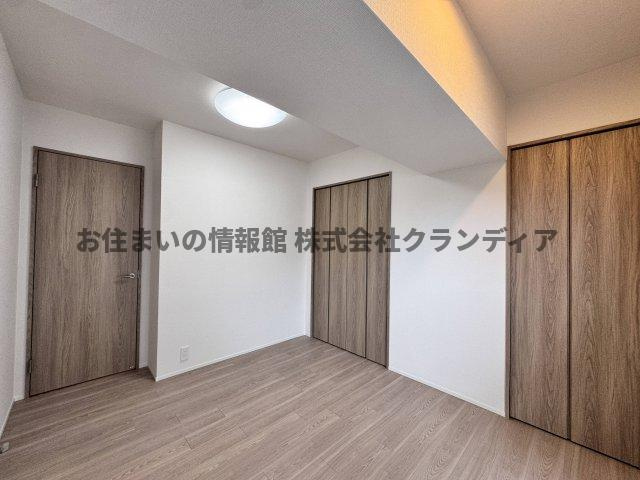 日商岩井西新井マンションの洋室|ドキドキの新生活も、安心してスタート。ぴったりの住まいを見つけませんか？クランディアが一緒に住まい選びをサポートします‼　まずは、お気軽にお問合せください　＃クランディア