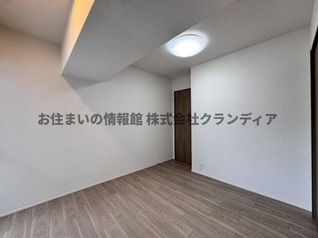 日商岩井西新井マンションの洋室|ドキドキの新生活も、安心してスタート。ぴったりの住まいを見つけませんか？クランディアが一緒に住まい選びをサポートします‼　まずは、お気軽にお問合せください　＃クランディア