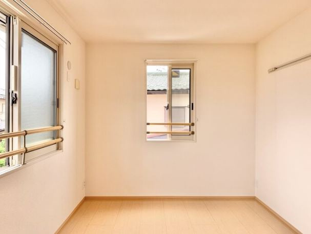 羽村市羽中２丁目のアパートの寝室