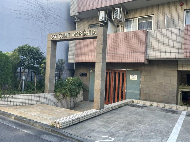 スカイコート森下のエントランス