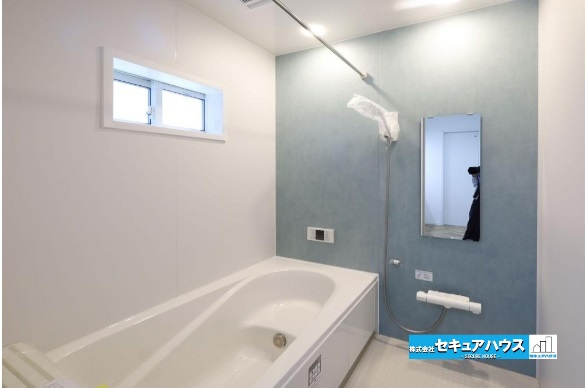 【本日ご案内可能】愛知県知多郡東浦町大字石浜字中央20-10の浴室|【浴室イメージ】
◆落ち着きのある雰囲気で毎日の疲れを癒やすバスタイムをお楽しみ下さい！
◆窓付きでカビの繁殖を抑える効果があります。