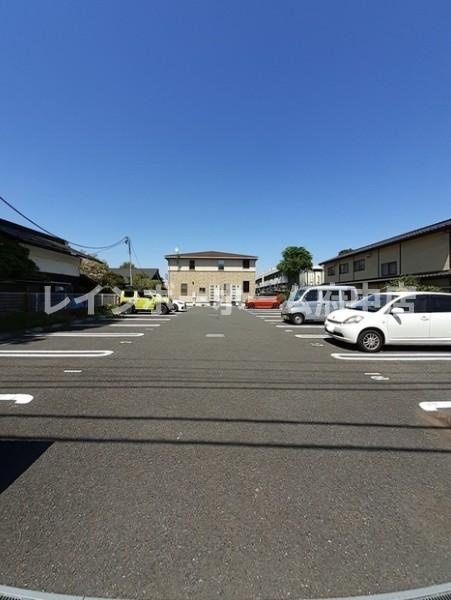 ヴィラ・立川の駐車場