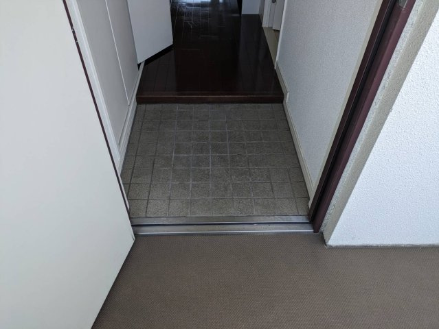 AXIS伊島の玄関