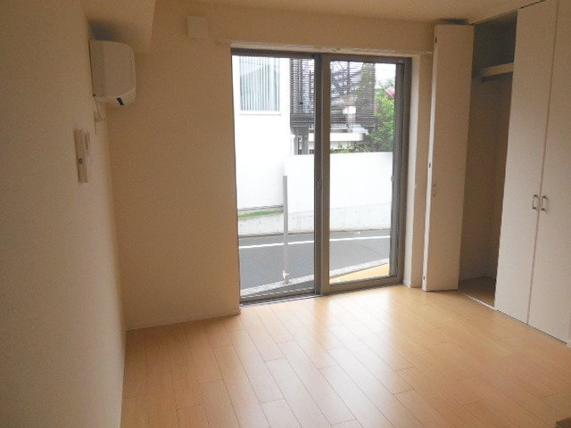 ＢＡＵＳ目黒の居間・リビング|★明るいフローリングの角部屋です★