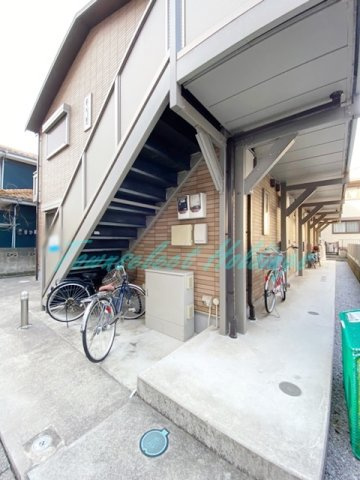 大和市中央林間５丁目のアパートのエントランス
