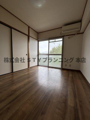仲介手数料0円！サンテラス森の洋室