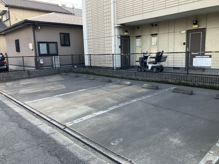 アルテールⅡの駐車場