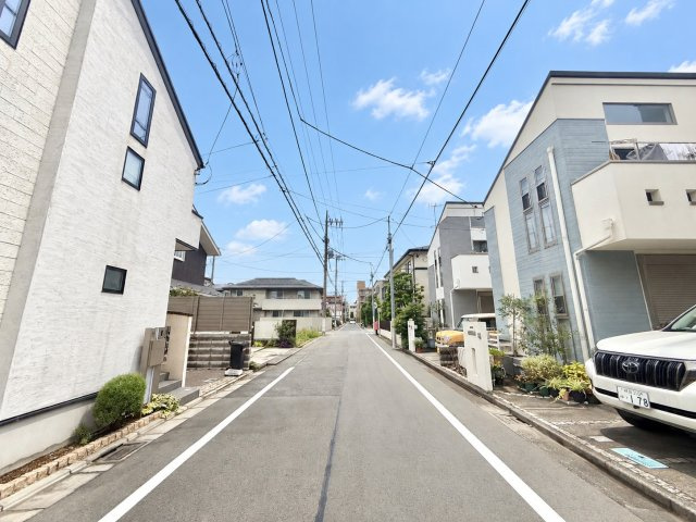 杉並区宮前4丁目　中古戸建の前面道路含む現地写真|2026.09.12撮影

現地ご見学希望・資料請求などお気軽にお問い合わせ下さい！
03-5990-5201