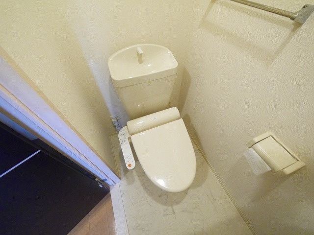 カーサあやめ池のトイレ|ゆったりとした空間のトイレです