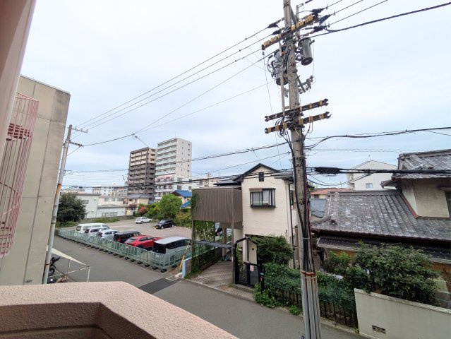 ライオンズマンション宮西壱番館の展望|周辺に落ち着いた住宅街が広がり、開放的な空を感じながら心地よい風を感じられる眺望です。