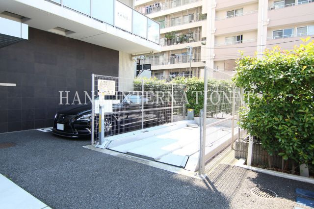STATION・TOWER・URAYASUの駐車場