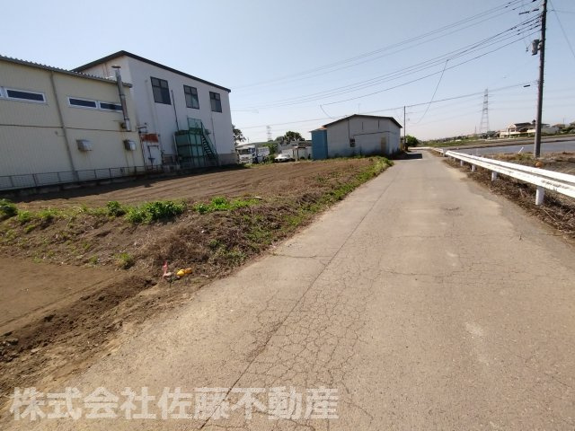 〈調整区域〉約117坪。農地としてご利用くださいの前面道路含む現地写真