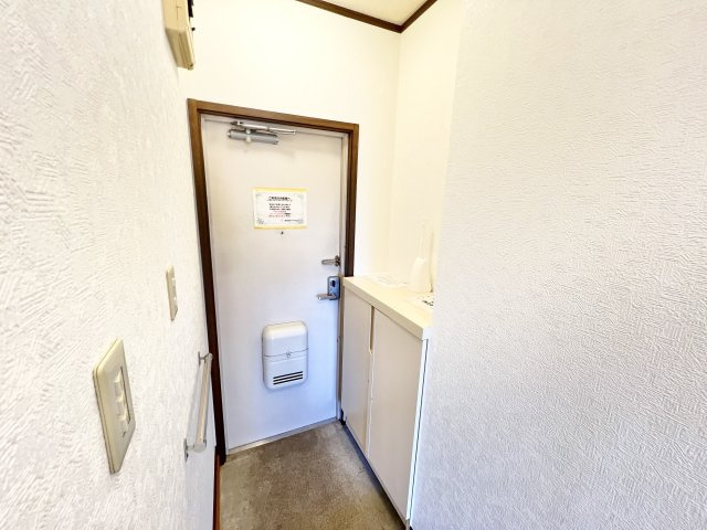 フォンテーヌDの玄関|※別部屋参考写真