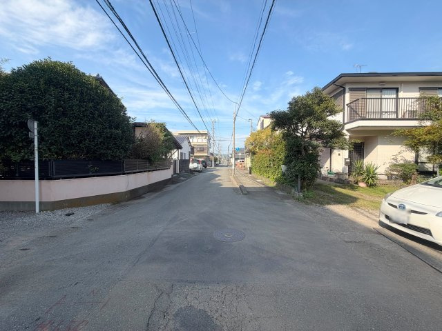 沼津市沼北町第4　4号棟　新築戸建の前面道路含む現地写真