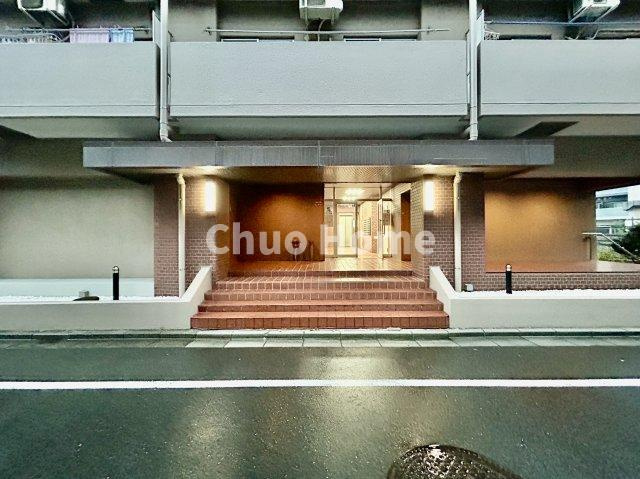 ラブリハイツ亀戸のエントランス|【エントランス】マンションのエントランスは、その物件の印象を決める、顔とも言える場所です。毎日通る場所ですからきれいなのが一番です。
