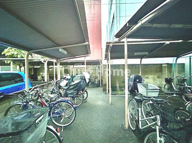 ラブリハイツ亀戸の駐輪場|【自転車置き場】最新の空き状況や費用などの詳細は担当スタッフまでお問い合わせください。