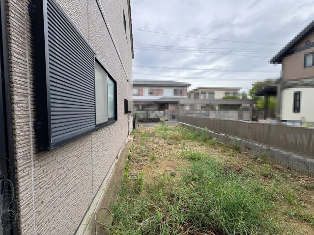 日置荘北町１丁　新築一戸建の庭|２面採光を確保した明るい室内は、風通しも良く、大変居心地の良い空間となっております♪爽やかな風を感じて起きる朝は、快適生活の始まりに！