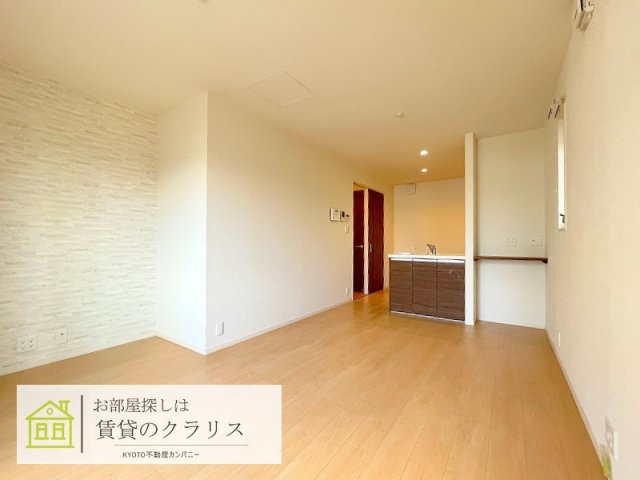 八条内田町戸建の居間・リビング