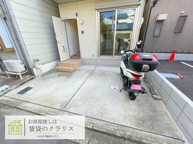 八条内田町戸建の駐車場