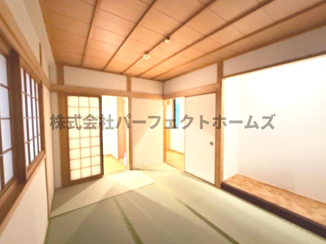 高槻市八幡町戸建　賃貸の和室|落ち着いた雰囲気の和室付きです