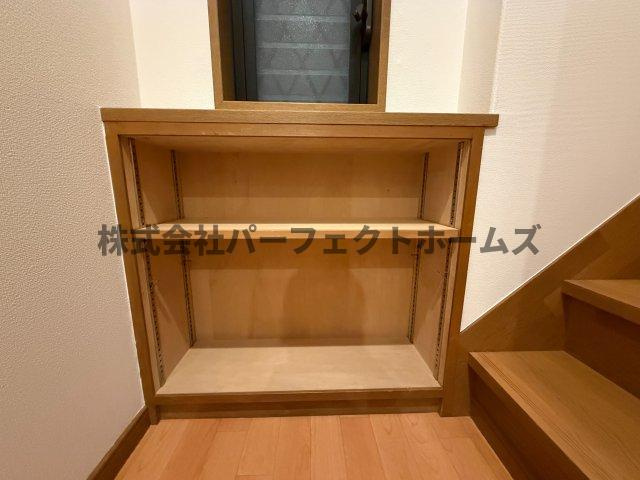 高槻市八幡町戸建　賃貸の収納|ちょっとした収納スペースも充実しています