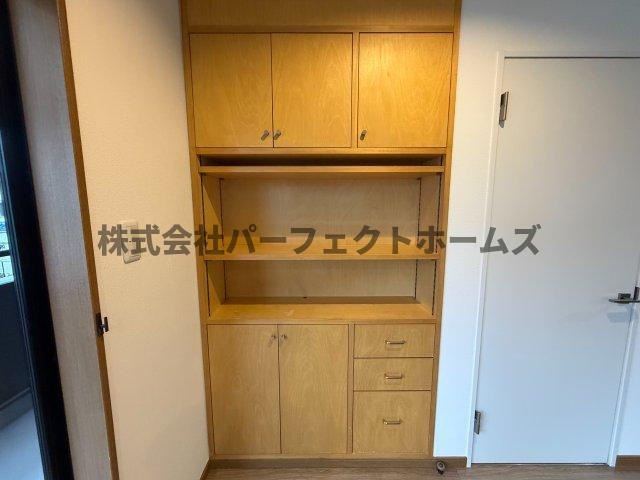 高槻市八幡町戸建　賃貸の収納|便利な収納スペースです