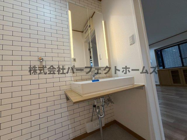 高槻市八幡町戸建　賃貸の独立洗面台|独立洗面化粧台が付いています