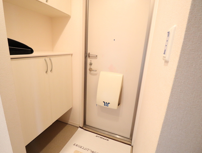 熊本市中央区世安３丁目のアパートの玄関