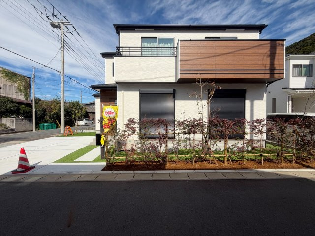 沼津市下香貫２０９２番の前面道路含む現地写真