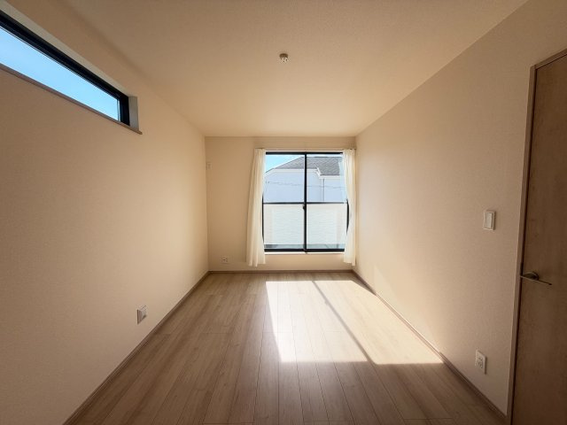 沼津市下香貫２０９２番の洋室