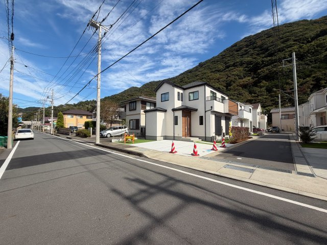 沼津市下香貫２０９２番の前面道路含む現地写真