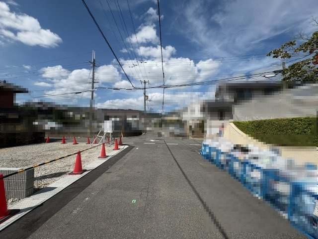長岡京市調子一丁目の前面道路含む現地写真|前面道路は約６ｍあり、車すれ違いや駐車もスムーズに行えます。