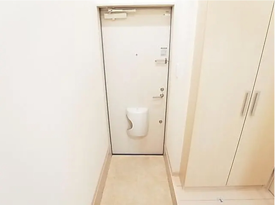 イルミナータの玄関