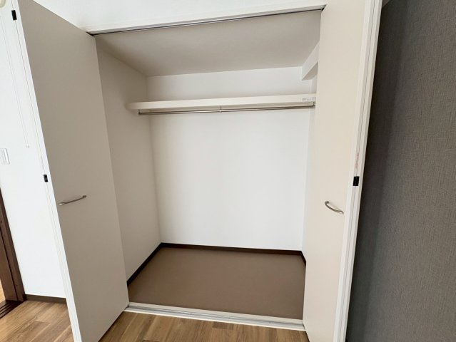 生駒市辻町の賃貸マンションの収納