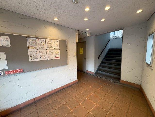生駒市辻町の賃貸マンションのエントランス