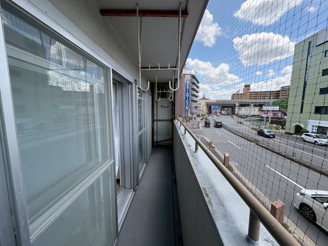 生駒市辻町の賃貸マンションのバルコニー