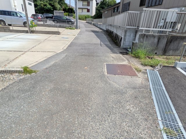 リーブルファイン新舞子第4　2号棟の前面道路含む現地写真|●○前面道路○●