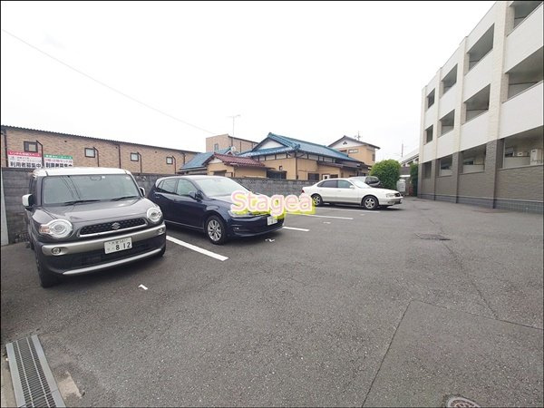 マイト カジヤの駐車場