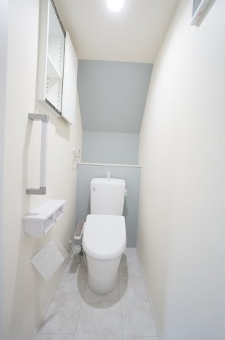 リーブルファイン新舞子第4　5号棟のトイレ|トイレ壁収納あり！温水洗浄便座で冬は暖かく快適です！！