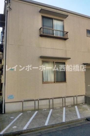 江戸川区東葛西４丁目のアパートの駐車場