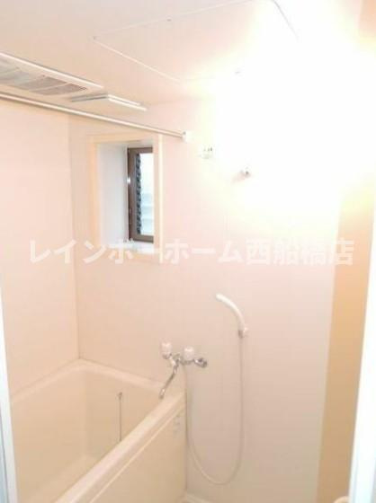 江戸川区東葛西４丁目のアパートの浴室