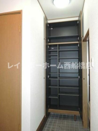 江戸川区東葛西４丁目のアパートの玄関