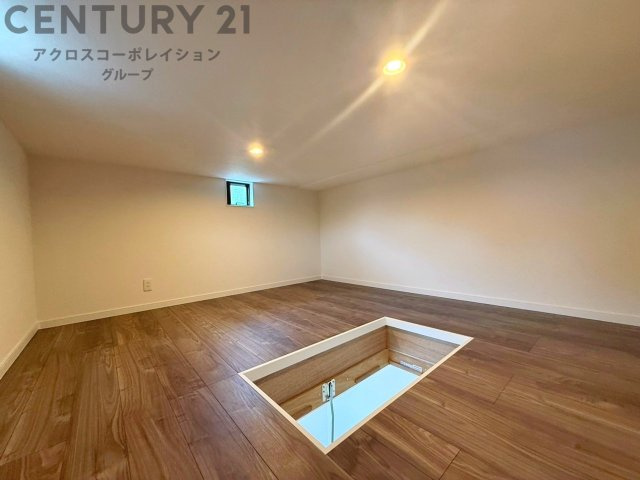 屋根裏収納