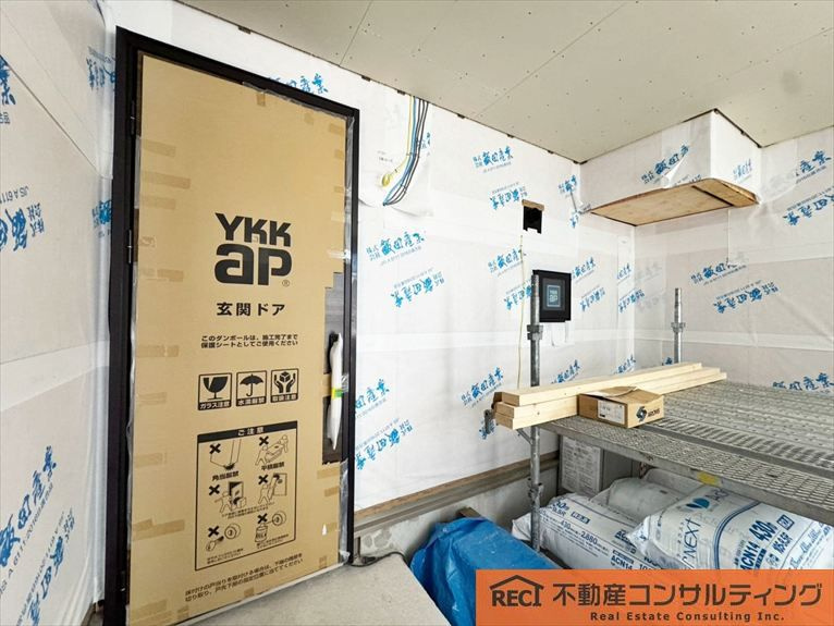 神戸市灘区友田町2丁目　新築戸建の玄関